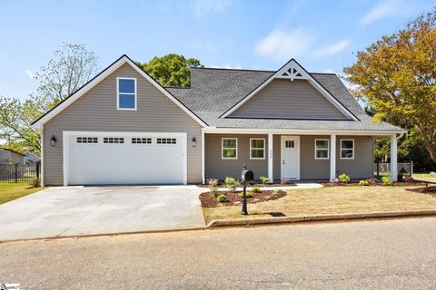 Photo of 203 Delano Avenue, Greer, SC 29650 (MLS # 1588053)