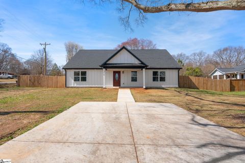 Photo of 210 Sulphur Springs Drive, Greenville, SC 29617 (MLS # 1583951)