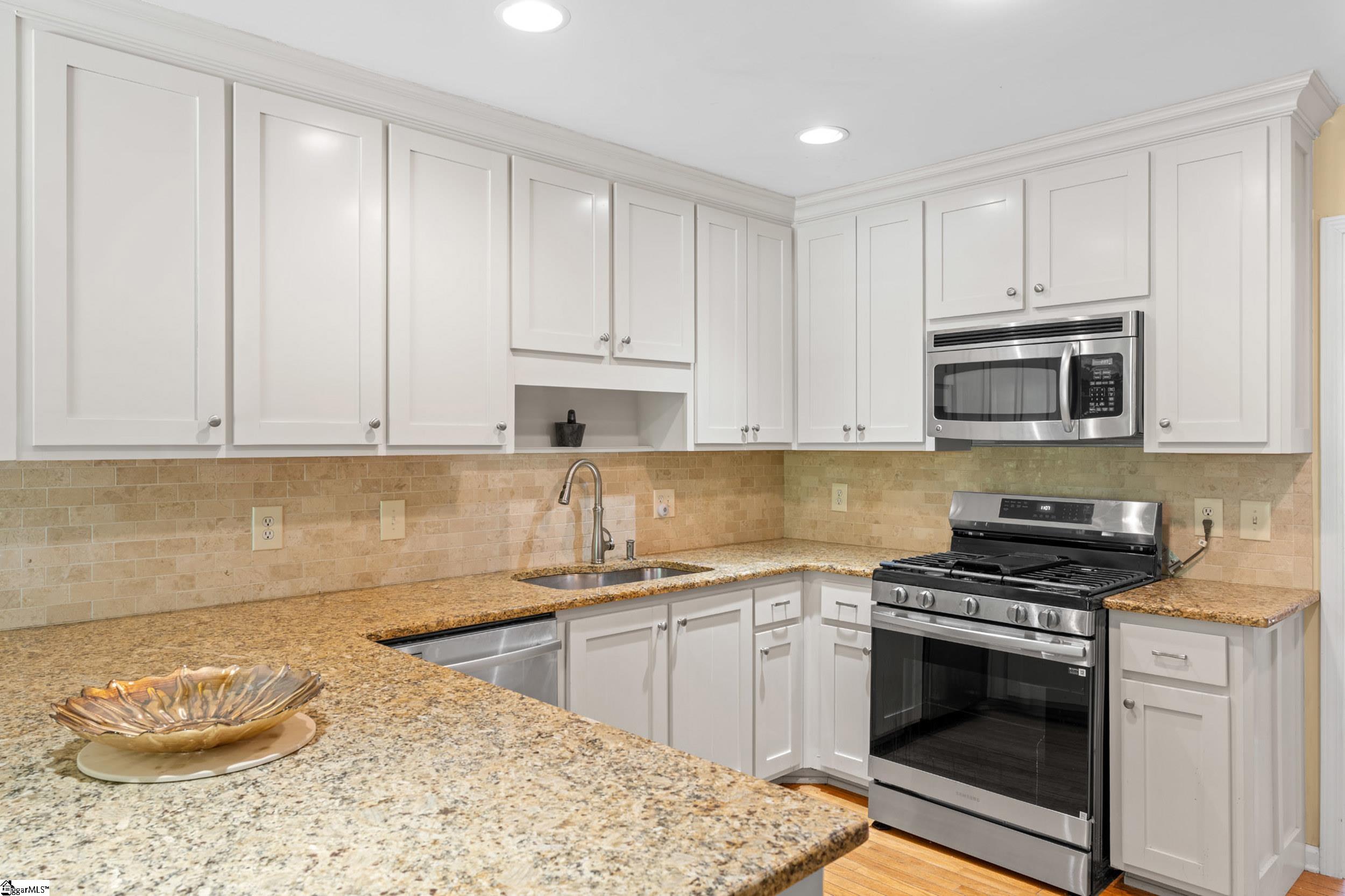 Real Estate Search 3 331 Radisson Road