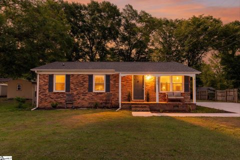 Photo of 105 G Street, Williamston, SC 29697 (MLS # 1590760)