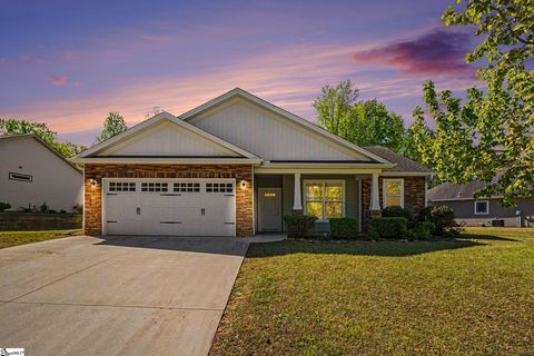 Photo of 164 Midwood Road, Travelers Rest, SC 29690 (MLS # 1587459)