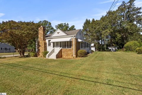 Photo of 401 Rogers Avenue, Greenville, SC 29617 (MLS # 1573024)