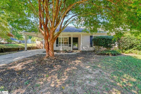 Photo of 66 Sweetbriar Lane, Spartanburg, SC 29301 (MLS # 1603533)