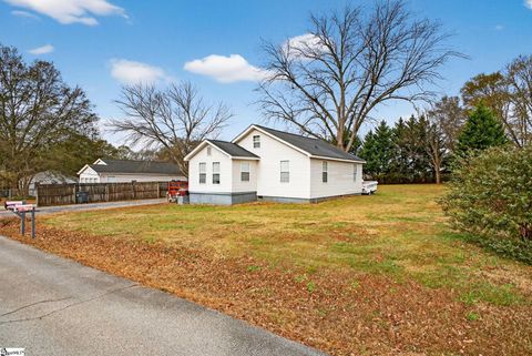 Photo of 4 Caren Street, Greenville, SC 29611 (MLS # 1577009)