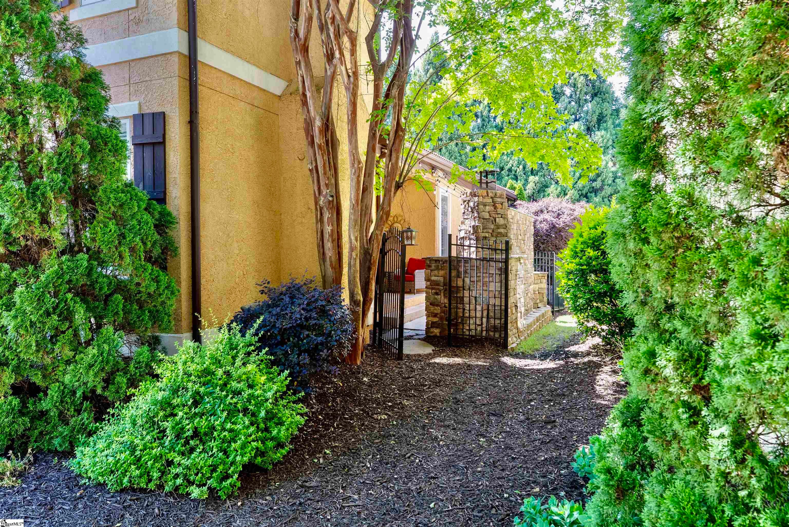8 Arezzo Drive