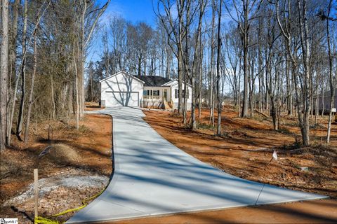 Photo of 120B Boxwood Lane, Anderson, SC 29621 (MLS # 1577941)