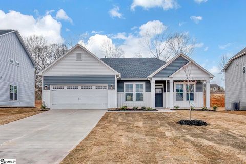 Photo of 172 Hunter Ridge Drive, Boiling Springs, SC 29316 (MLS # 1591887)