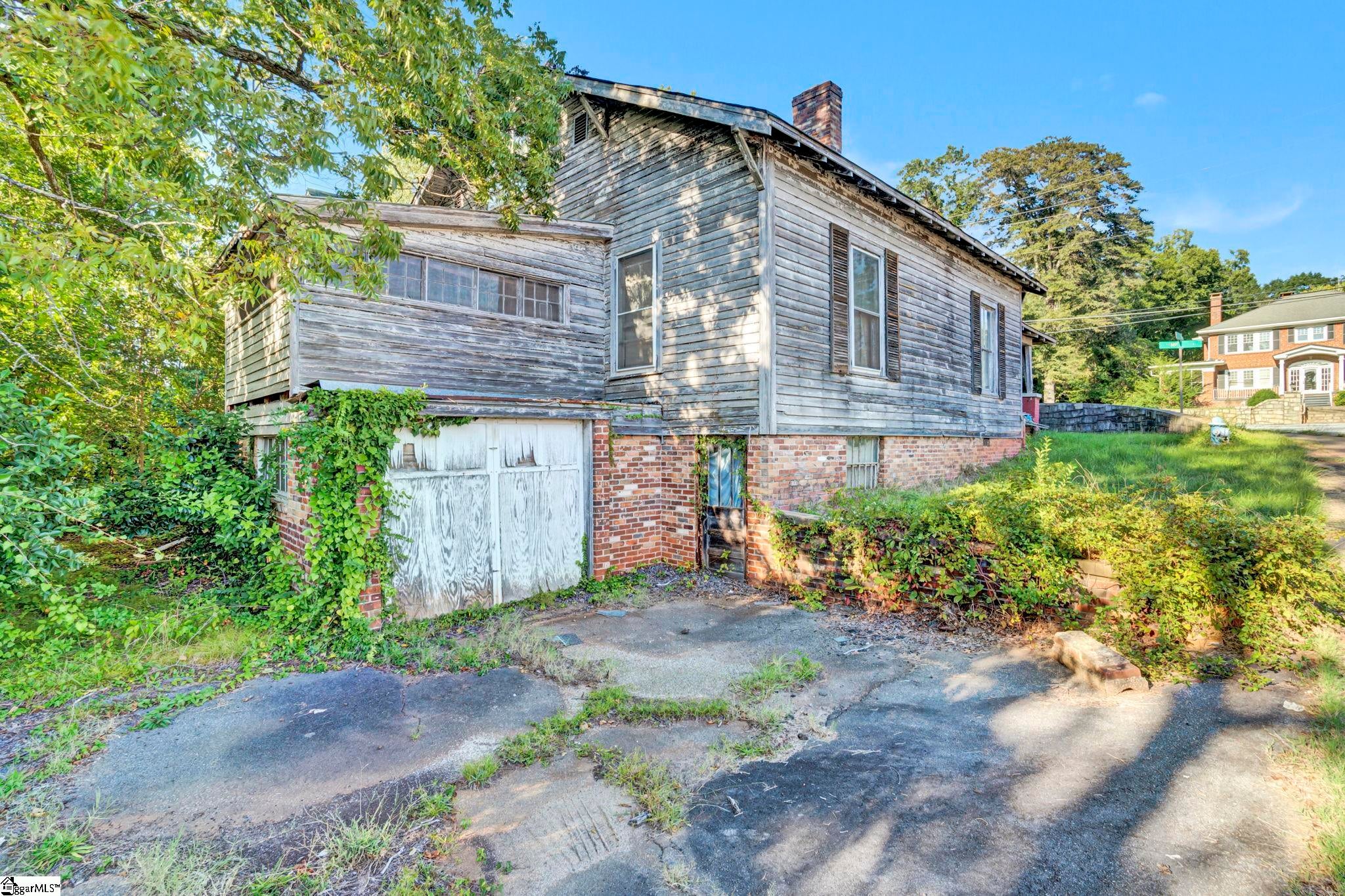 220 Hampton Avenue