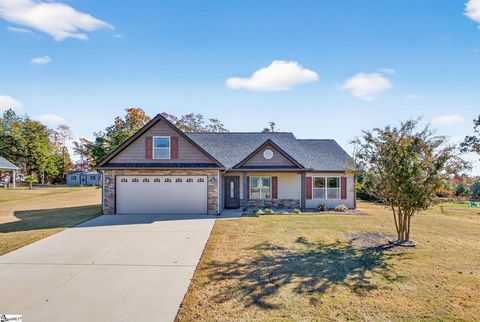 Photo of 331 Hallie Olivia Drive, Inman, SC 29349 (MLS # 1574339)