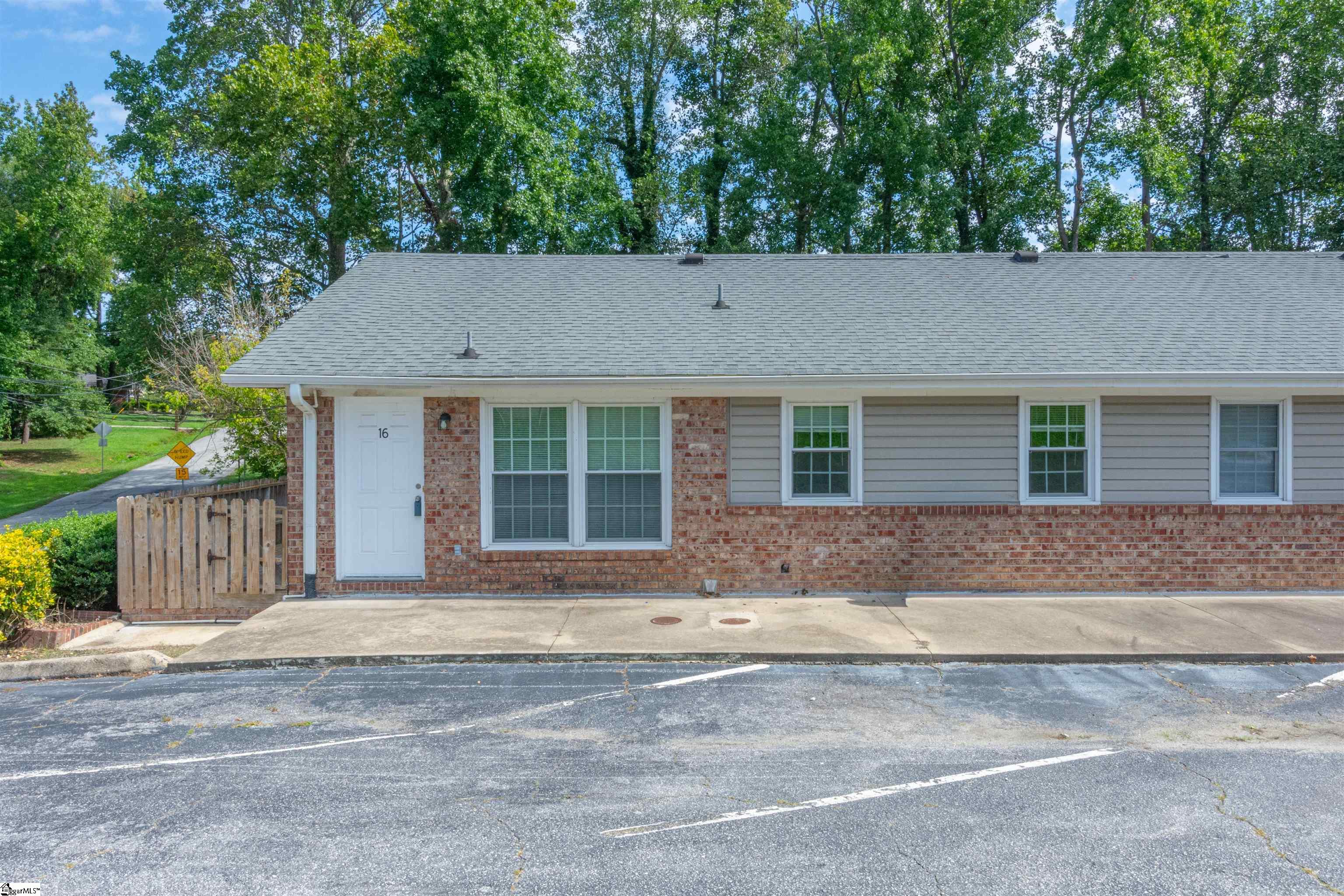 Greenville, South Carolina 29615, United States, 2 Bedrooms Bedrooms, ,1 BathroomBathrooms,Residential,Pending,198626