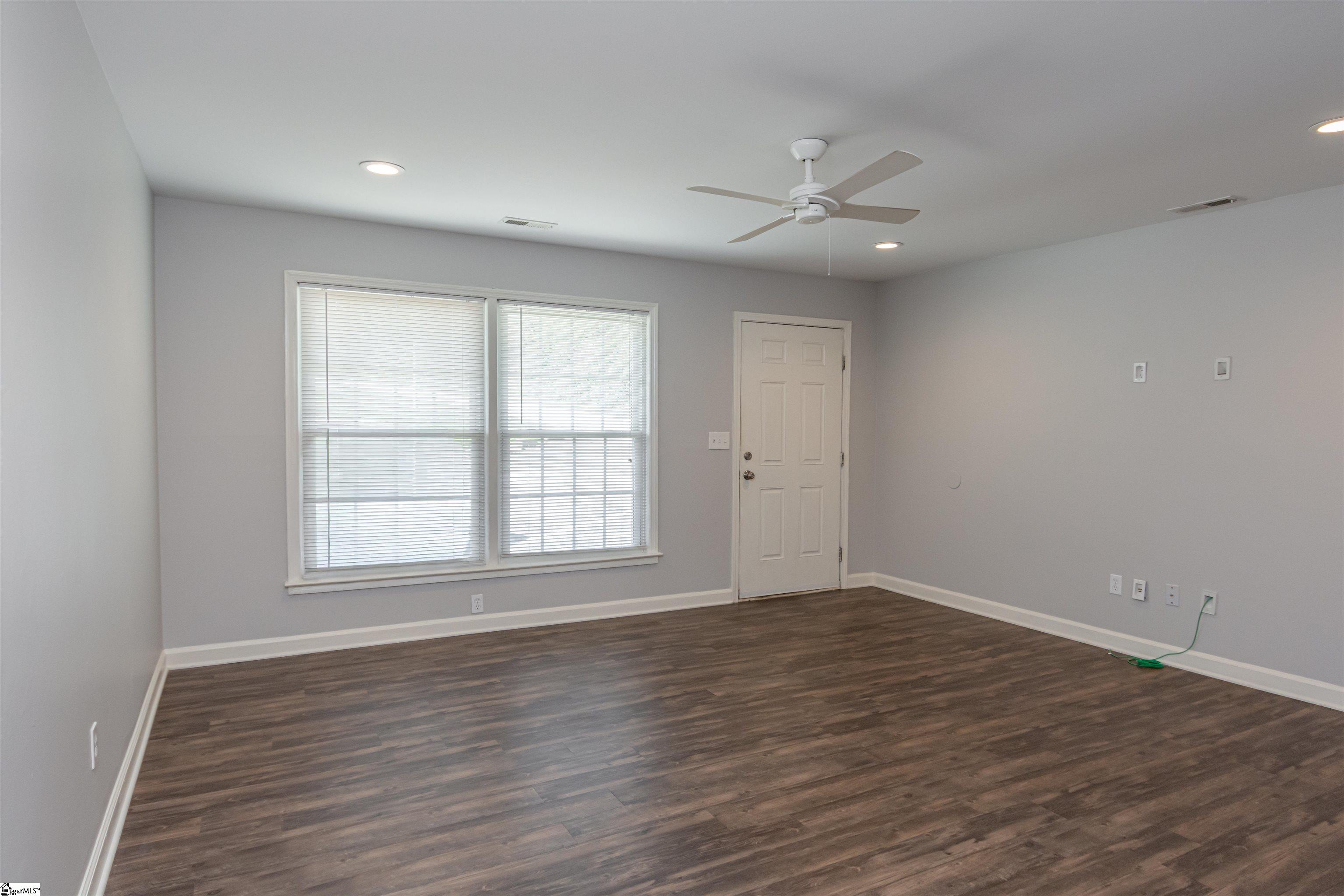 Greenville, South Carolina 29615, United States, 2 Bedrooms Bedrooms, ,1 BathroomBathrooms,Residential,Pending,198626