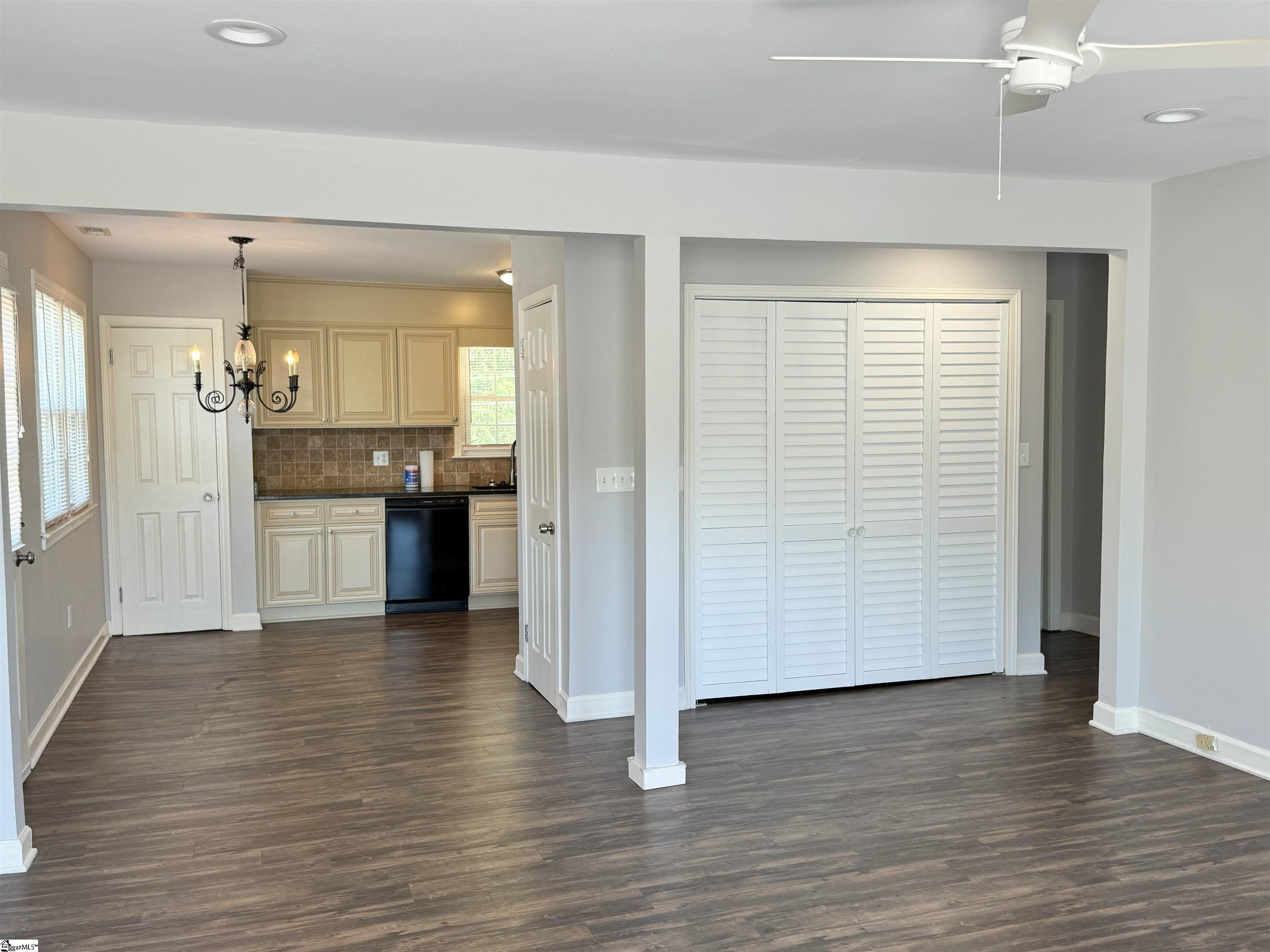 Greenville, South Carolina 29615, United States, 2 Bedrooms Bedrooms, ,1 BathroomBathrooms,Residential,Pending,198626