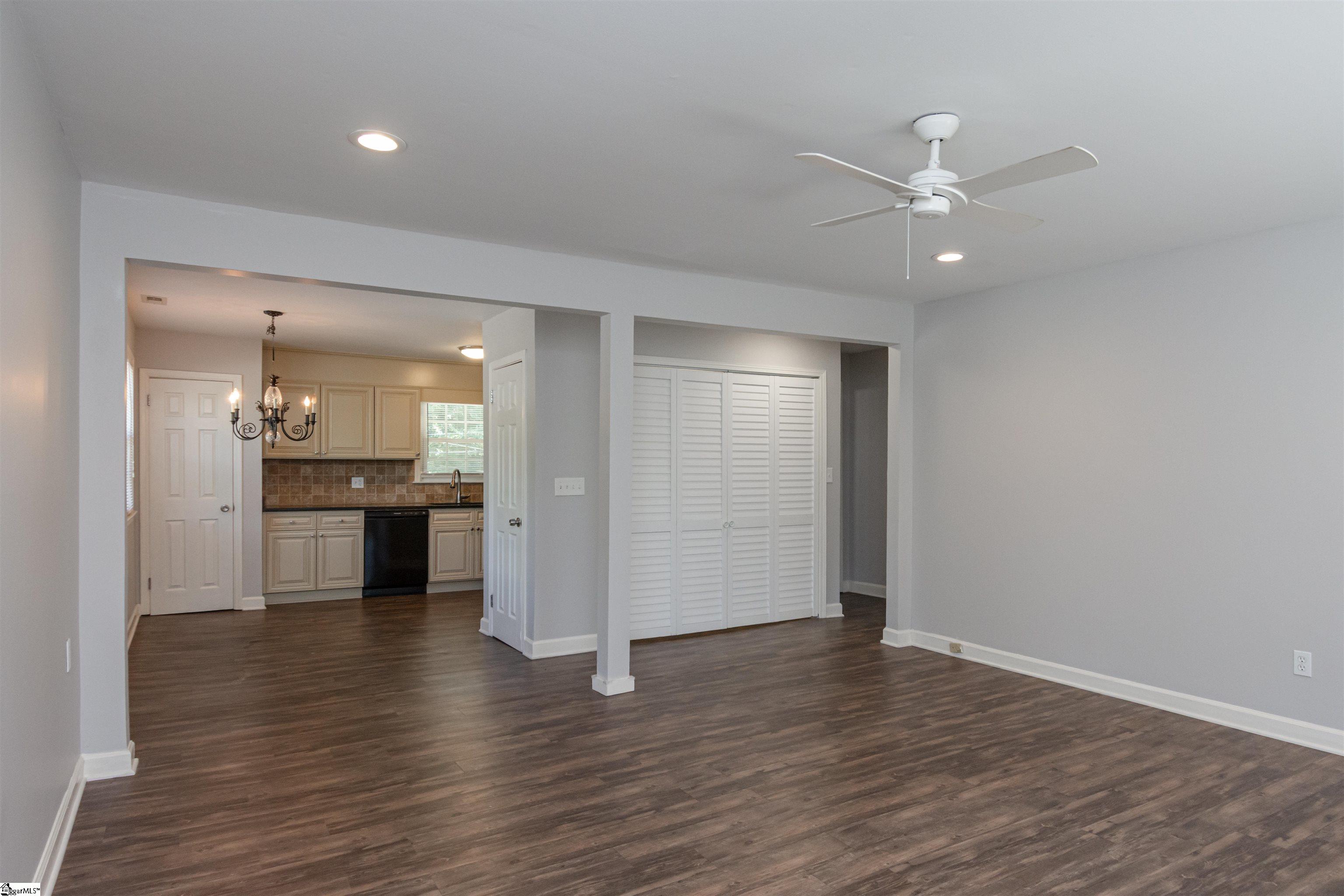 Greenville, South Carolina 29615, United States, 2 Bedrooms Bedrooms, ,1 BathroomBathrooms,Residential,Pending,198626