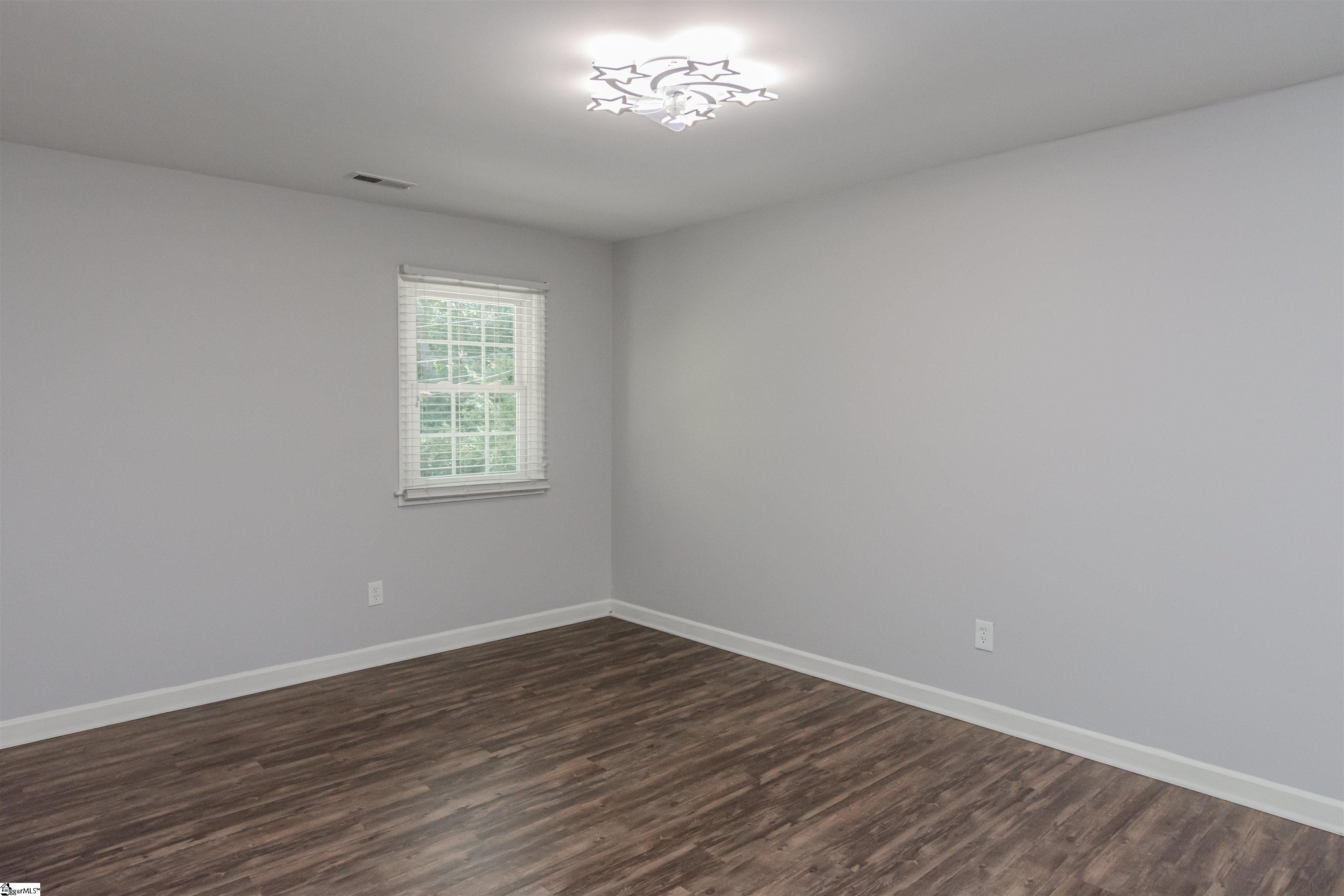 Greenville, South Carolina 29615, United States, 2 Bedrooms Bedrooms, ,1 BathroomBathrooms,Residential,Pending,198626