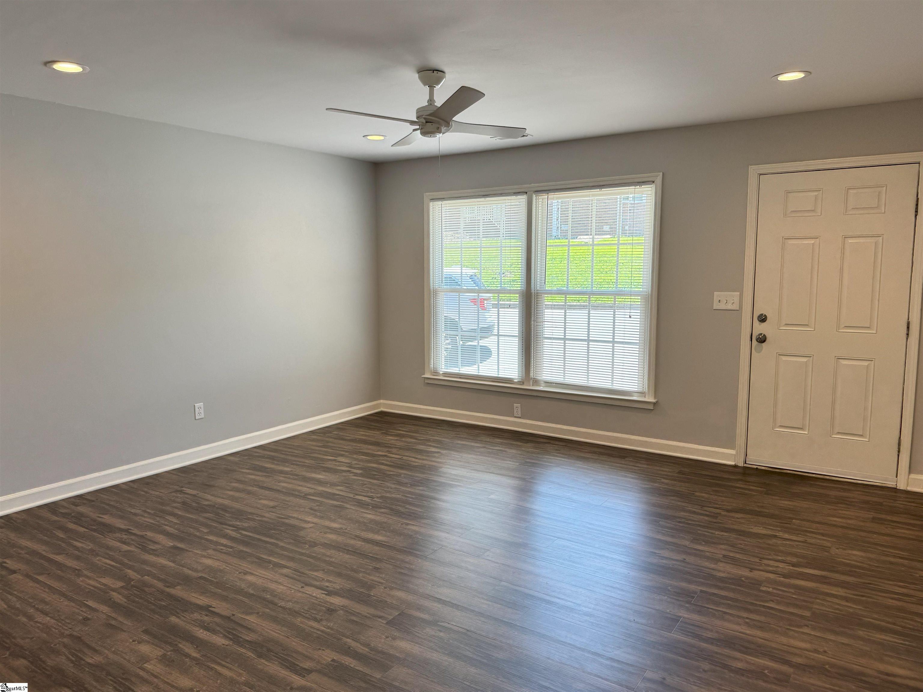 Greenville, South Carolina 29615, United States, 2 Bedrooms Bedrooms, ,1 BathroomBathrooms,Residential,Pending,198626