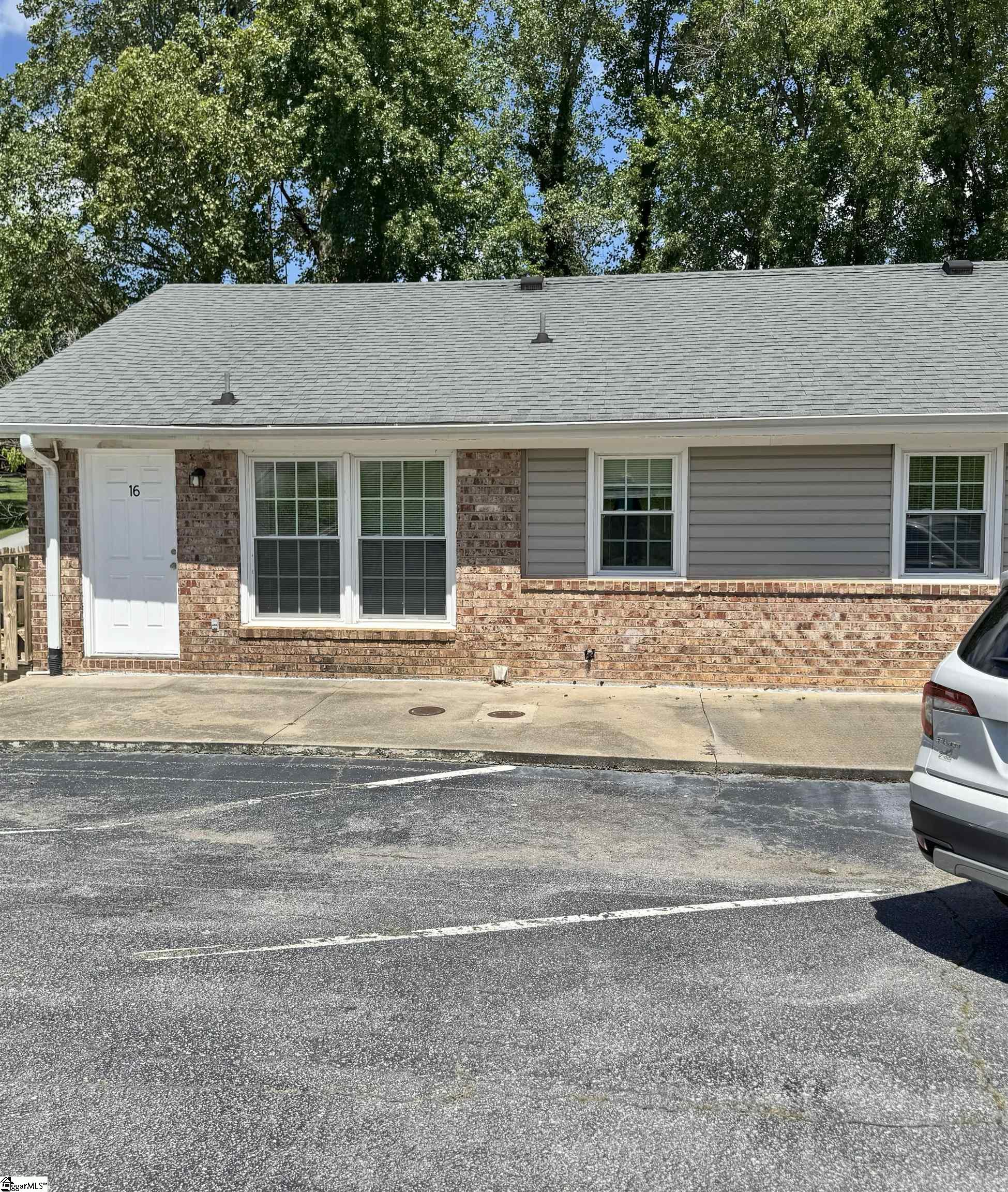 Greenville, South Carolina 29615, United States, 2 Bedrooms Bedrooms, ,1 BathroomBathrooms,Residential,Pending,198626