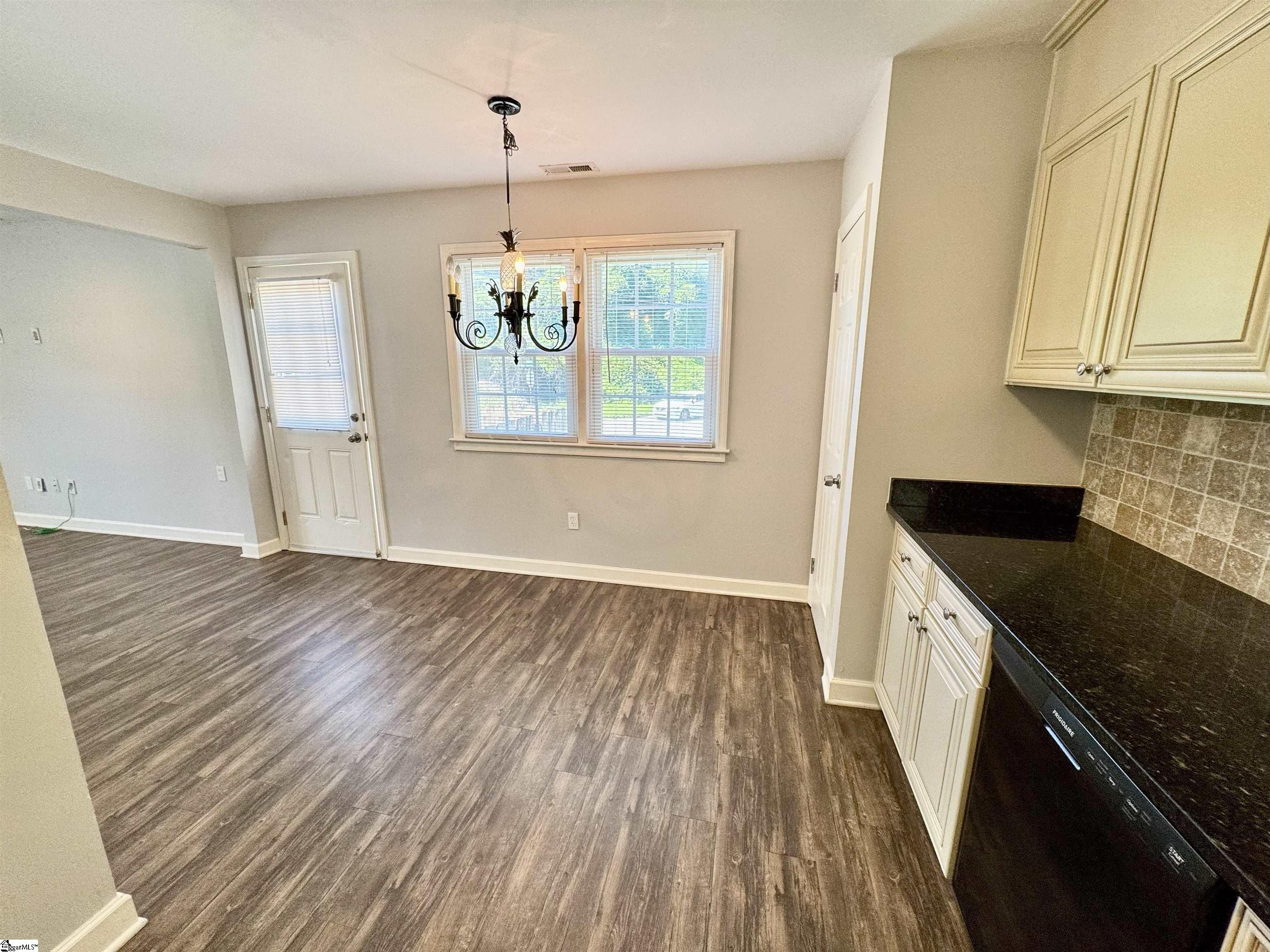 Greenville, South Carolina 29615, United States, 2 Bedrooms Bedrooms, ,1 BathroomBathrooms,Residential,Pending,198626