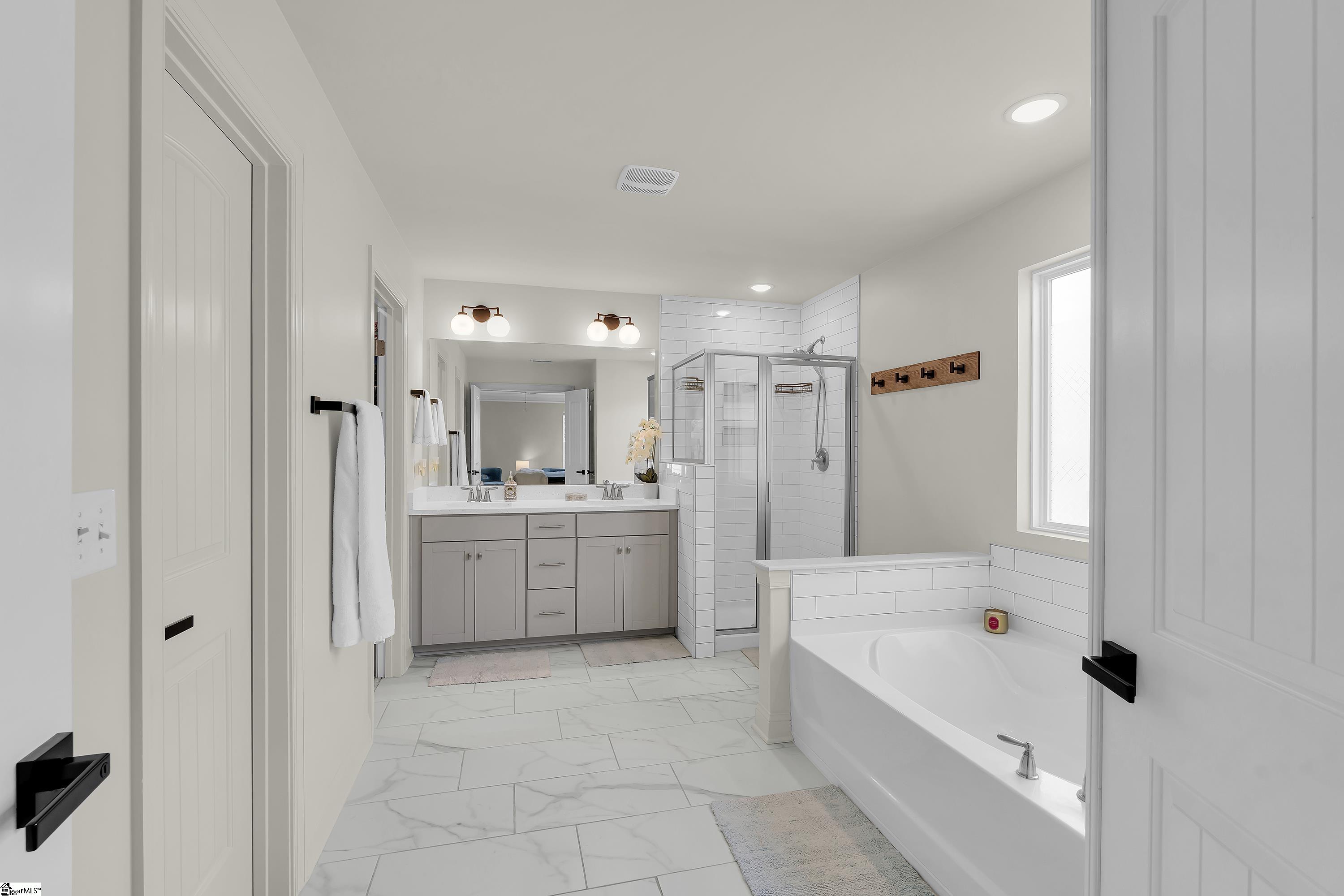 Simpsonville, South Carolina 29681, United States, 4 Bedrooms Bedrooms, ,3 BathroomsBathrooms,Residential,Contingent,191419