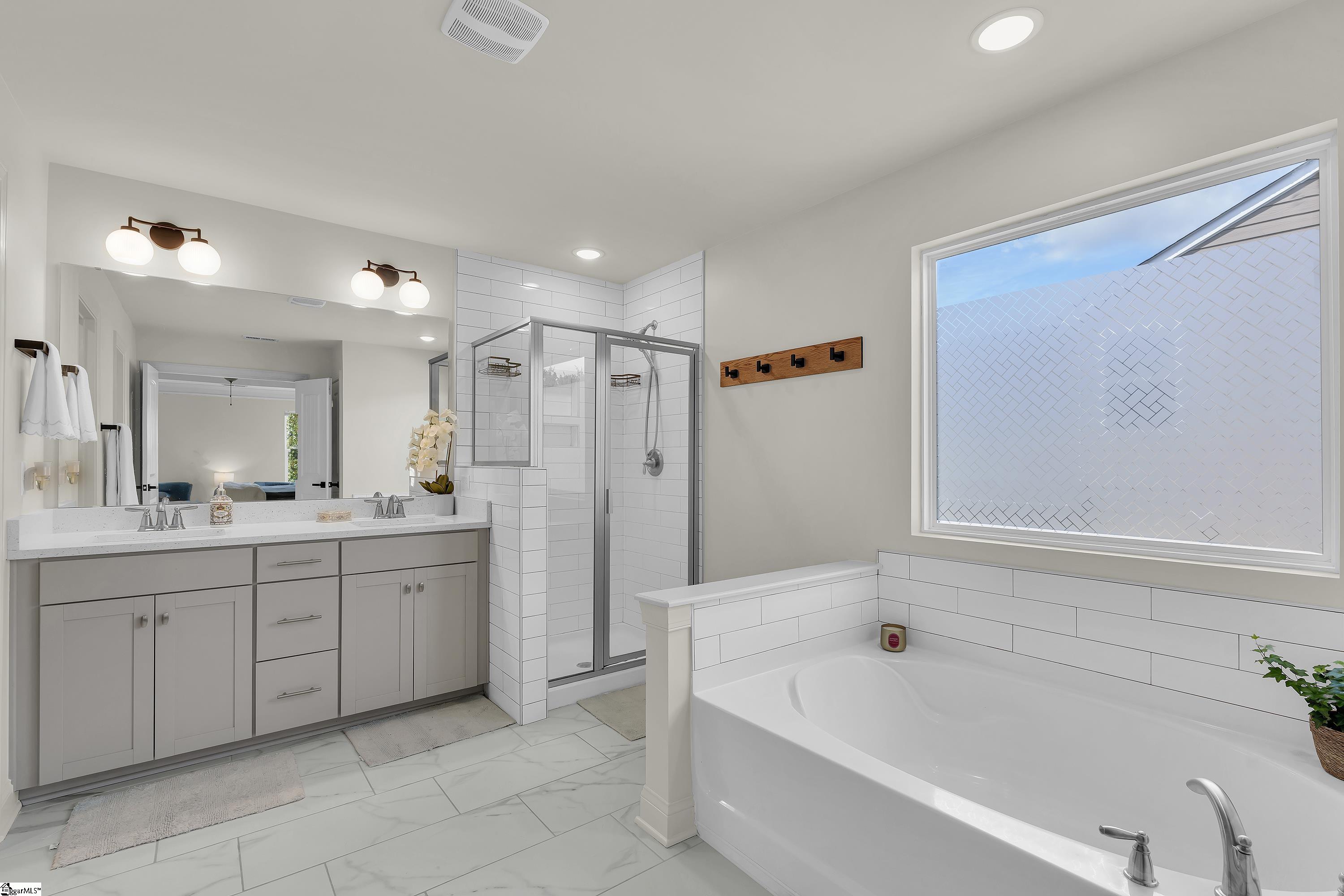 Simpsonville, South Carolina 29681, United States, 4 Bedrooms Bedrooms, ,3 BathroomsBathrooms,Residential,Contingent,191419