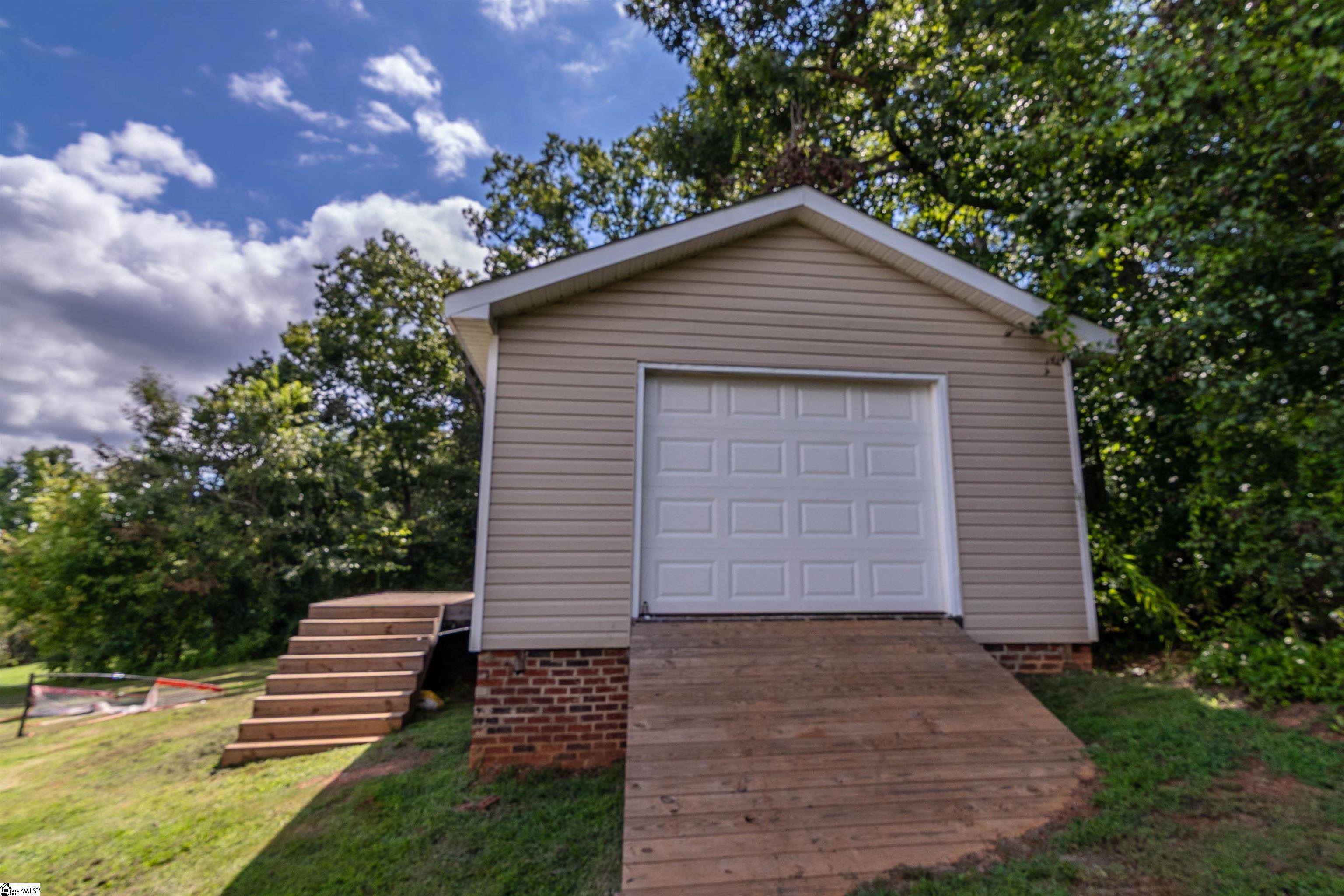 Pickens, South Carolina 29671, United States, 4 Bedrooms Bedrooms, ,3 BathroomsBathrooms,Residential,Active,196941