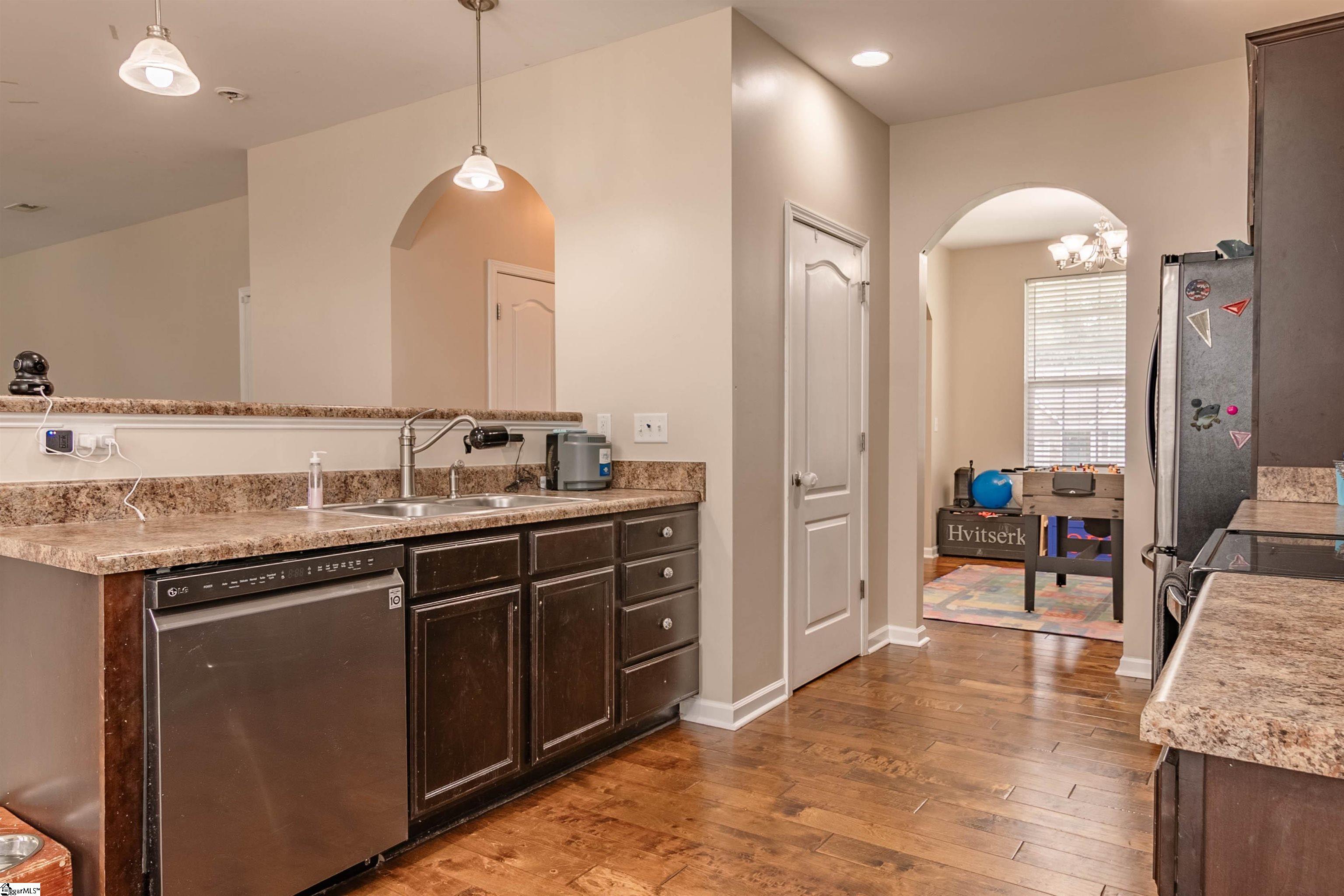 Pickens, South Carolina 29671, United States, 4 Bedrooms Bedrooms, ,3 BathroomsBathrooms,Residential,Active,196941