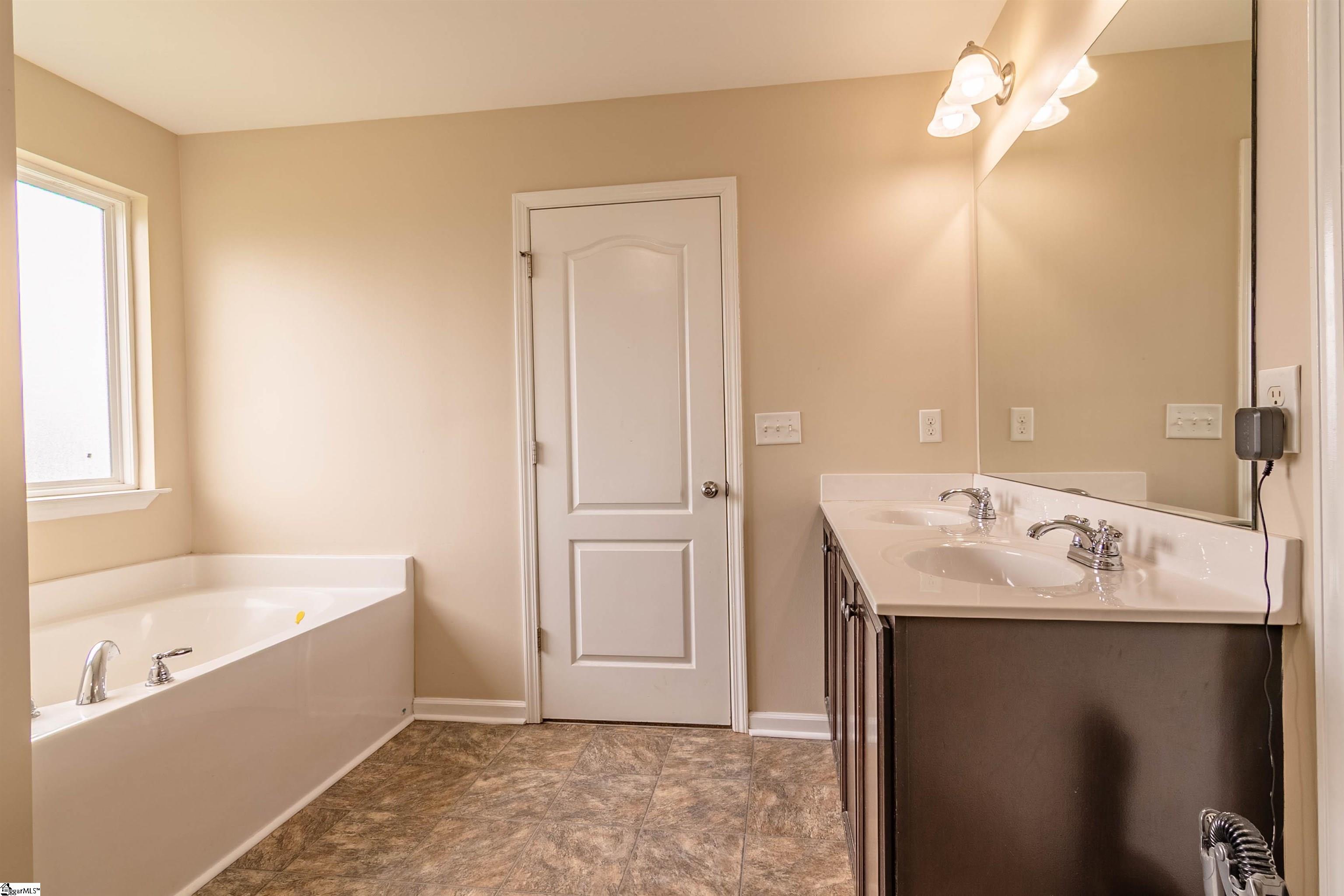 Pickens, South Carolina 29671, United States, 4 Bedrooms Bedrooms, ,3 BathroomsBathrooms,Residential,Active,196941