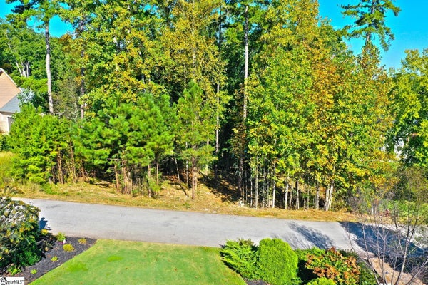 807 BAREFOOT COVE DR, WEST UNION, SC 29696 - Image 534546e7a179554e6ffeaa6797df6f4e/992566056