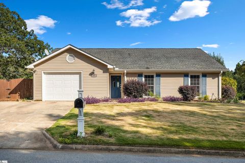 Photo of 303 Latrobe Drive, Simpsonville, SC 29681 (MLS # 1570278)