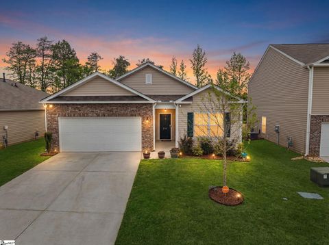 Photo of 528 Ashwood Way, Easley, SC 29640 (MLS # 1583498)