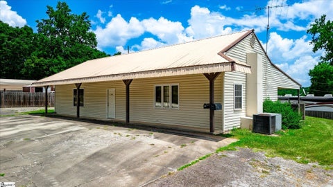 Photo of 231 Lakeshore Drive, Fair Play, SC 29643 (MLS # 1598157)