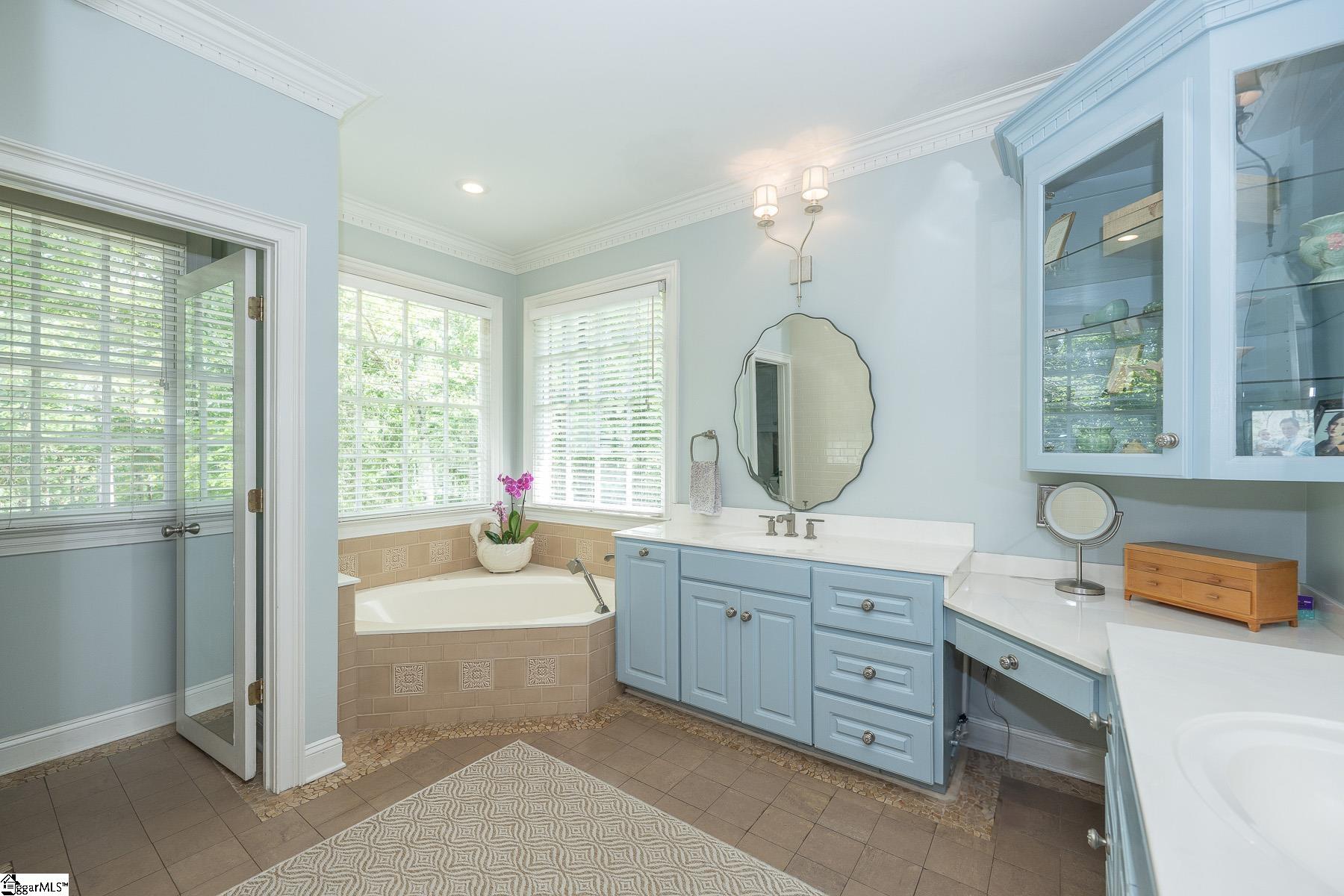 Laurens, South Carolina, 29360, United States, 5 Bedrooms Bedrooms, ,5 BathroomsBathrooms,Residential,Active,1996301