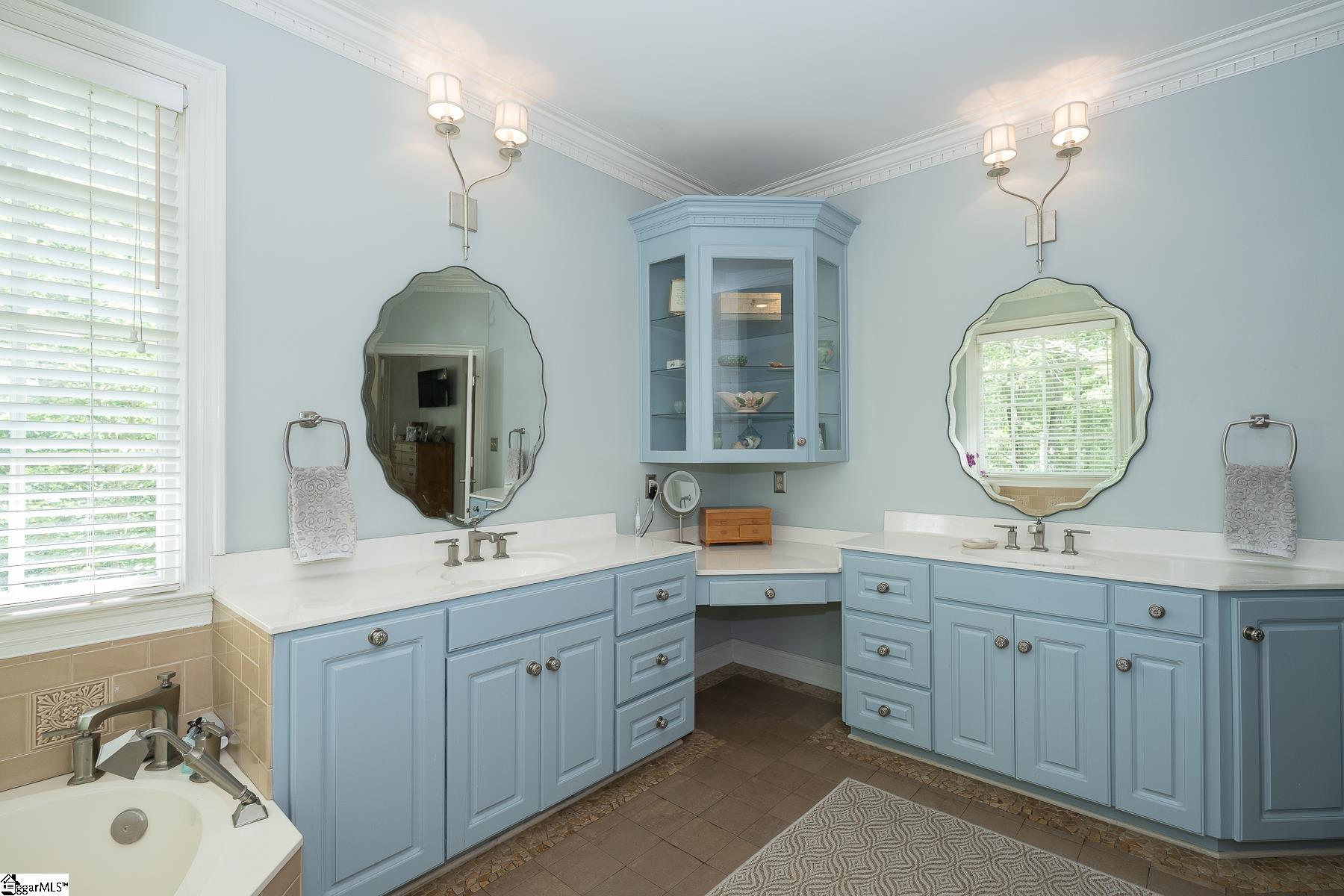 Laurens, South Carolina, 29360, United States, 5 Bedrooms Bedrooms, ,5 BathroomsBathrooms,Residential,Active,1996301