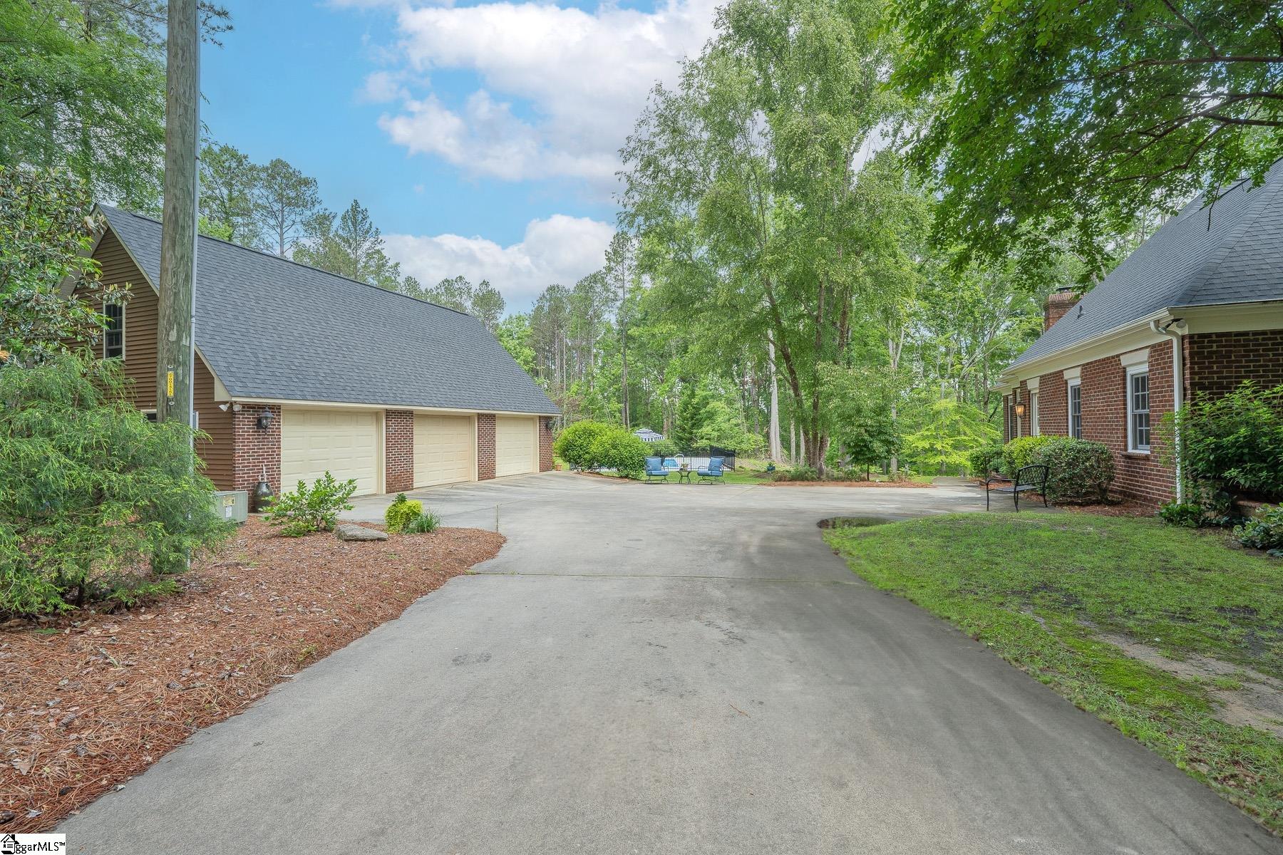 Laurens, South Carolina, 29360, United States, 5 Bedrooms Bedrooms, ,5 BathroomsBathrooms,Residential,Active,1996301