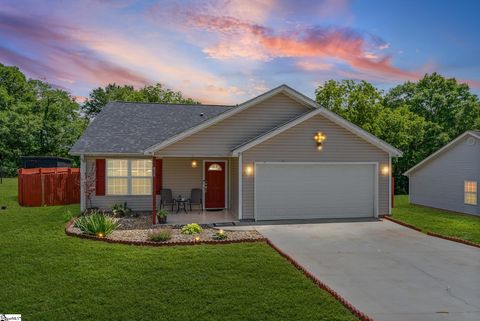 Photo of 826 Damson Plum Court, Spartanburg, SC 29301 (MLS # 1591581)