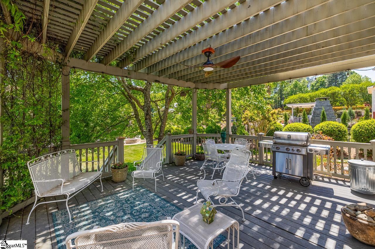 1 Riverbanks Court