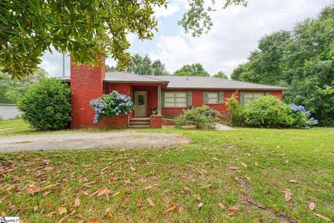 Photo of 1504 E Rutherford Street, Landrum, SC 29356 (MLS # 1592391)