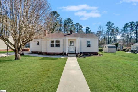 Photo of 207 Elm Street, Clinton, SC 29325 (MLS # 1583587)
