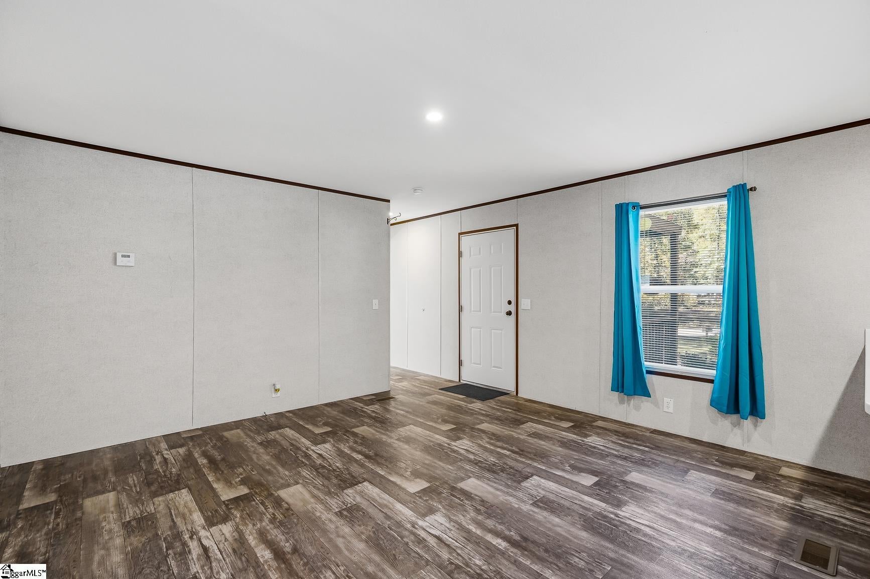 1010 Country Creek