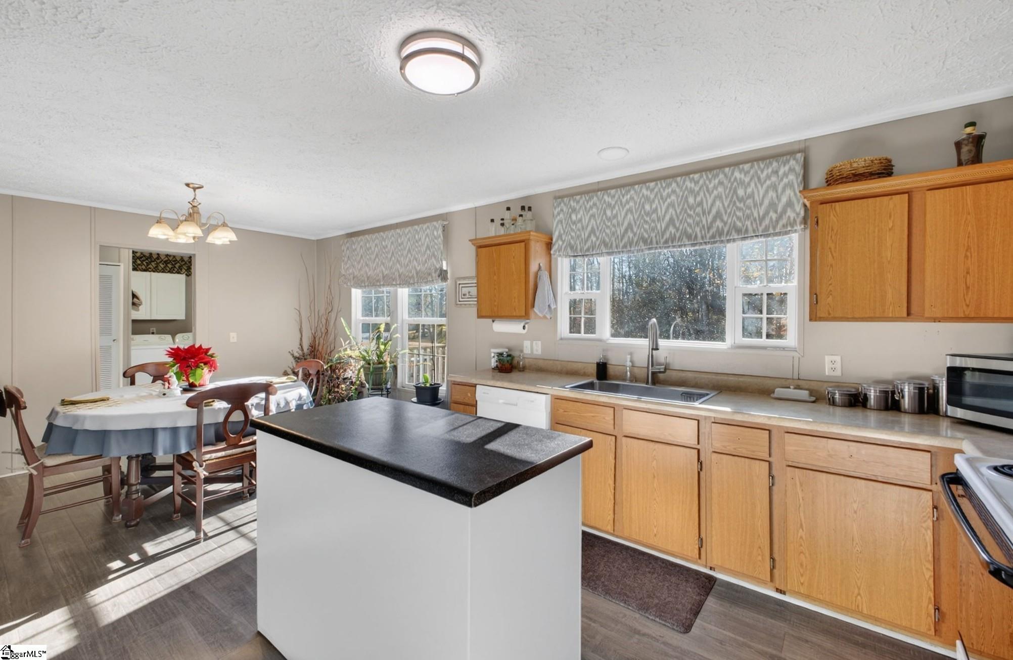 Taylors, South Carolina 29687, United States, 4 Bedrooms Bedrooms, ,2 BathroomsBathrooms,Residential,Active,256516