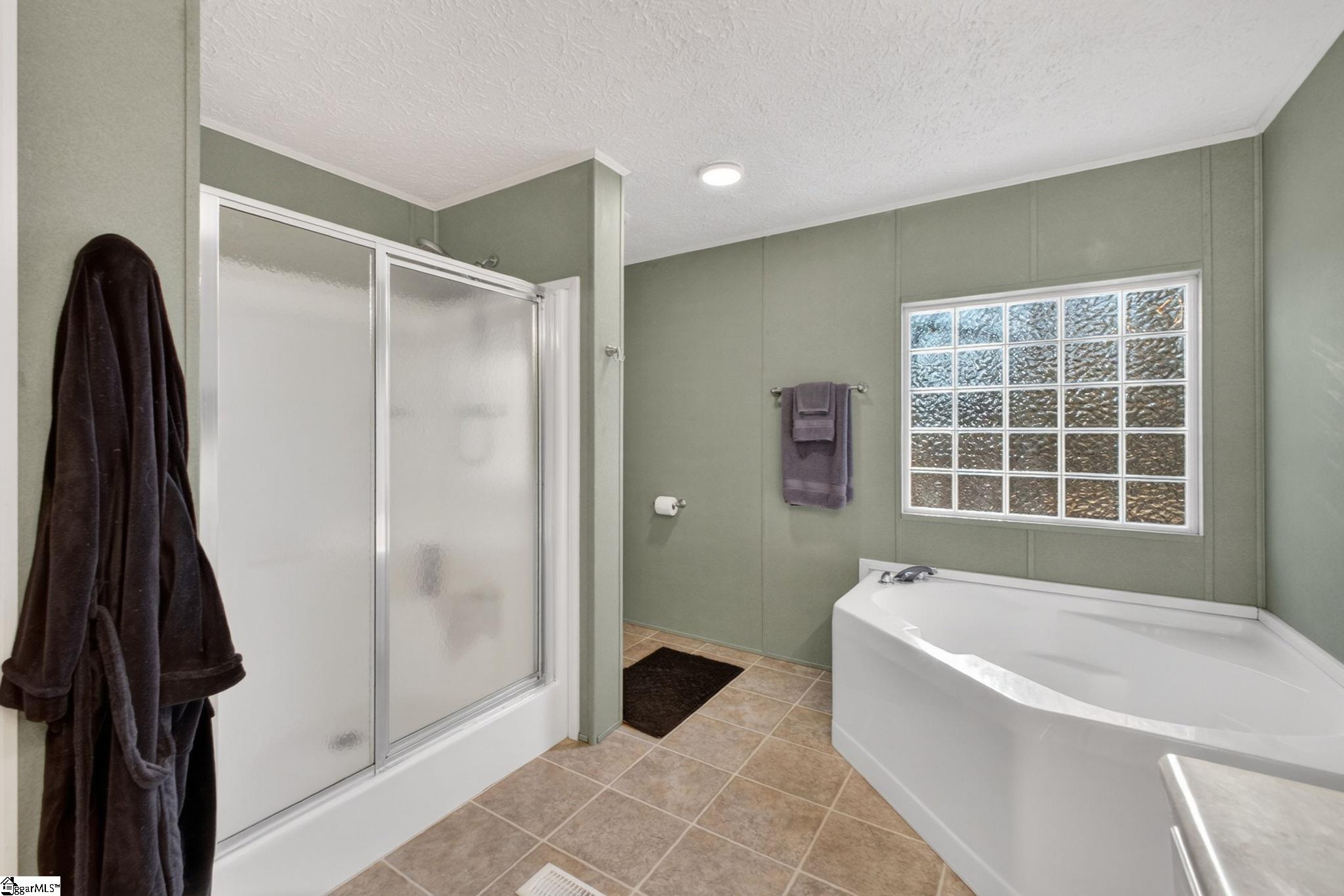 Taylors, South Carolina 29687, United States, 4 Bedrooms Bedrooms, ,2 BathroomsBathrooms,Residential,Active,256516