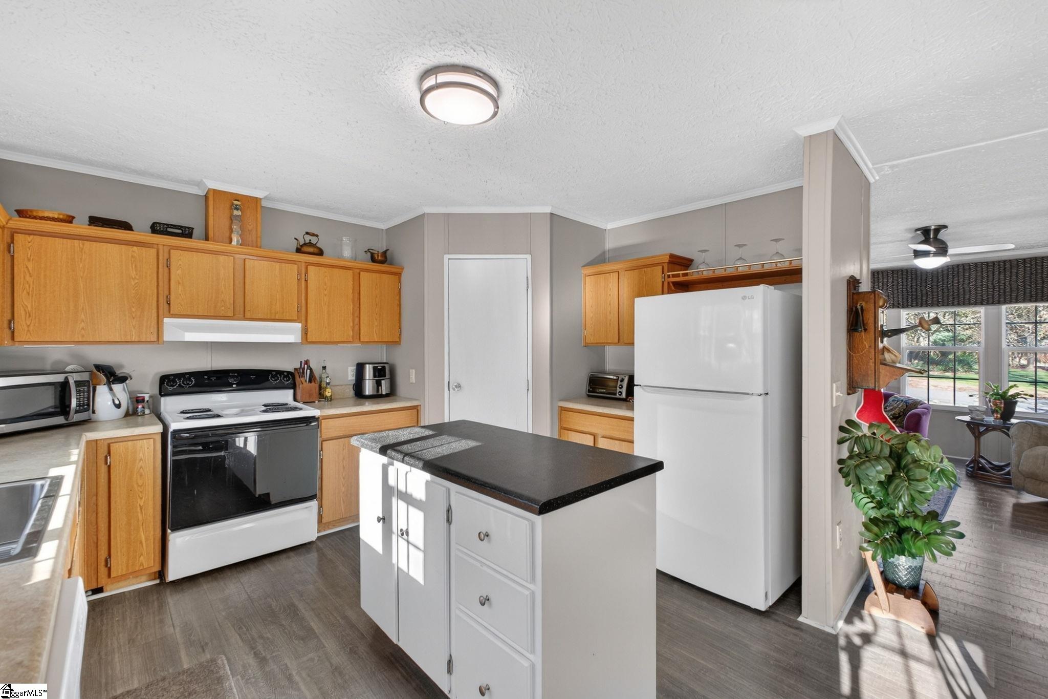 Taylors, South Carolina 29687, United States, 4 Bedrooms Bedrooms, ,2 BathroomsBathrooms,Residential,Active,256516