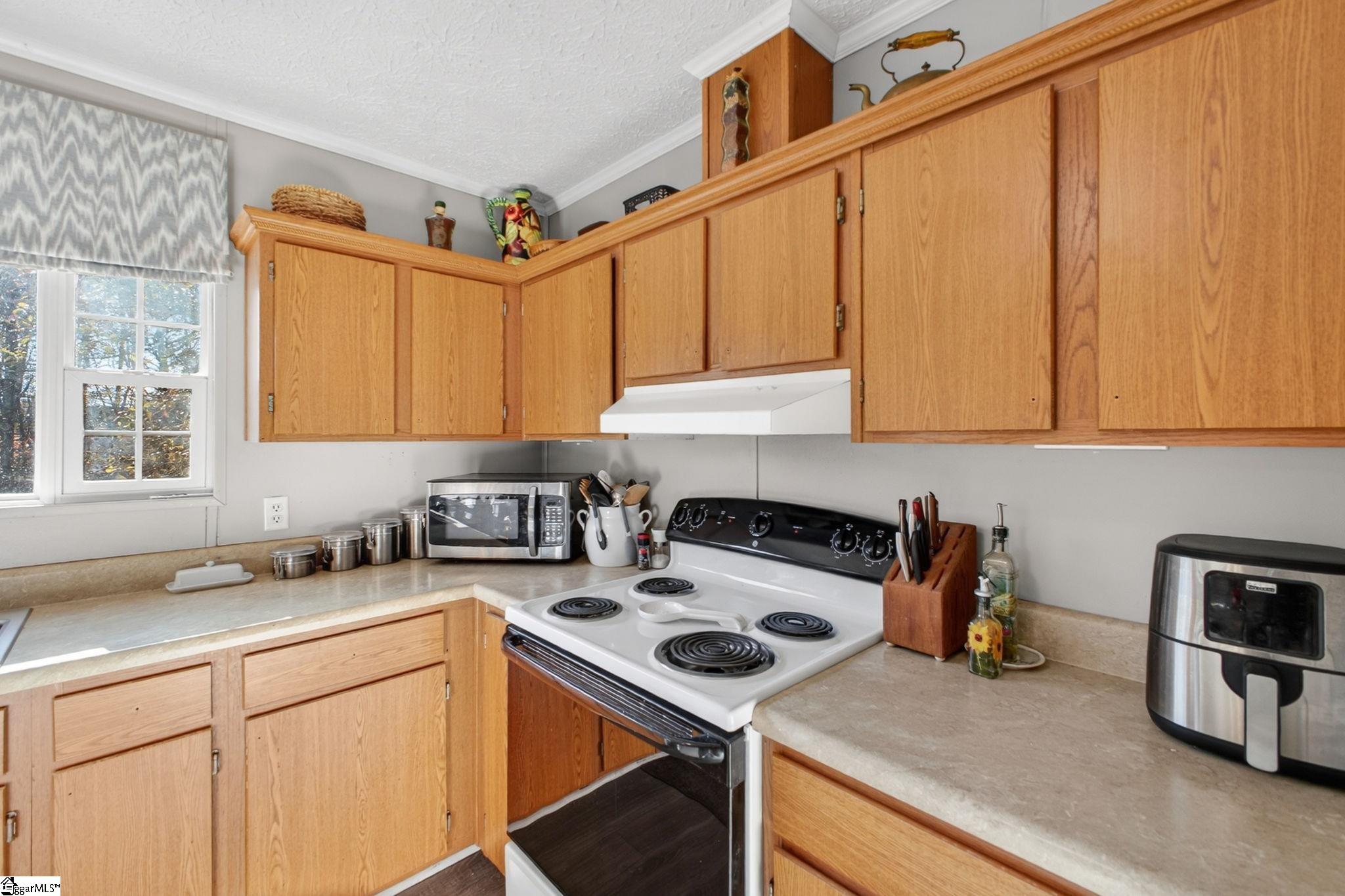 Taylors, South Carolina 29687, United States, 4 Bedrooms Bedrooms, ,2 BathroomsBathrooms,Residential,Active,256516