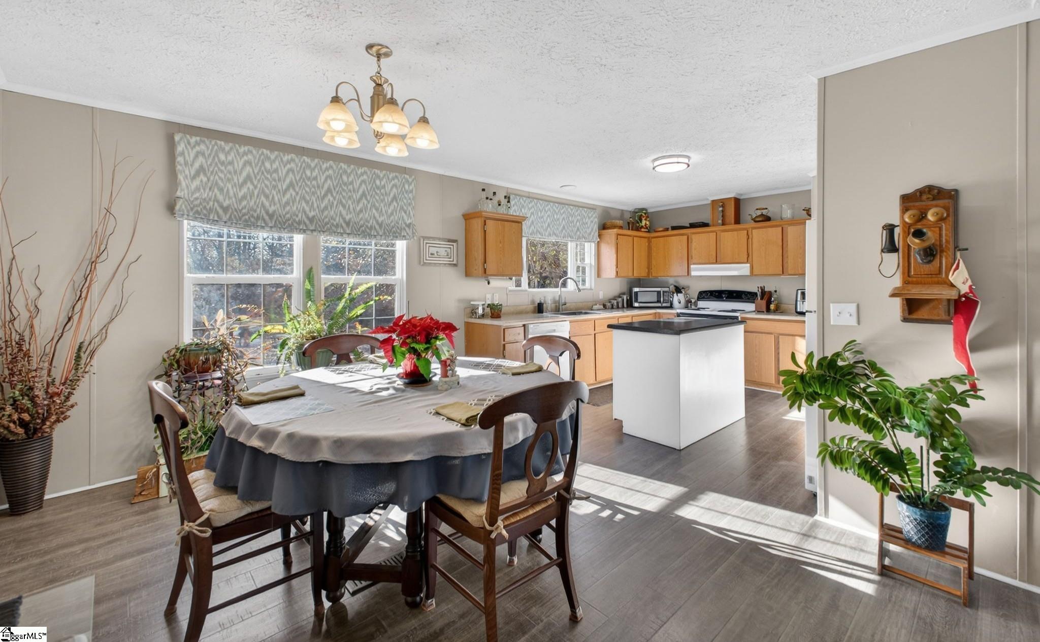 Taylors, South Carolina 29687, United States, 4 Bedrooms Bedrooms, ,2 BathroomsBathrooms,Residential,Active,256516