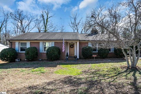 Photo of 200 Lowndes Avenue, Greenville, SC 29607 (MLS # 1579042)