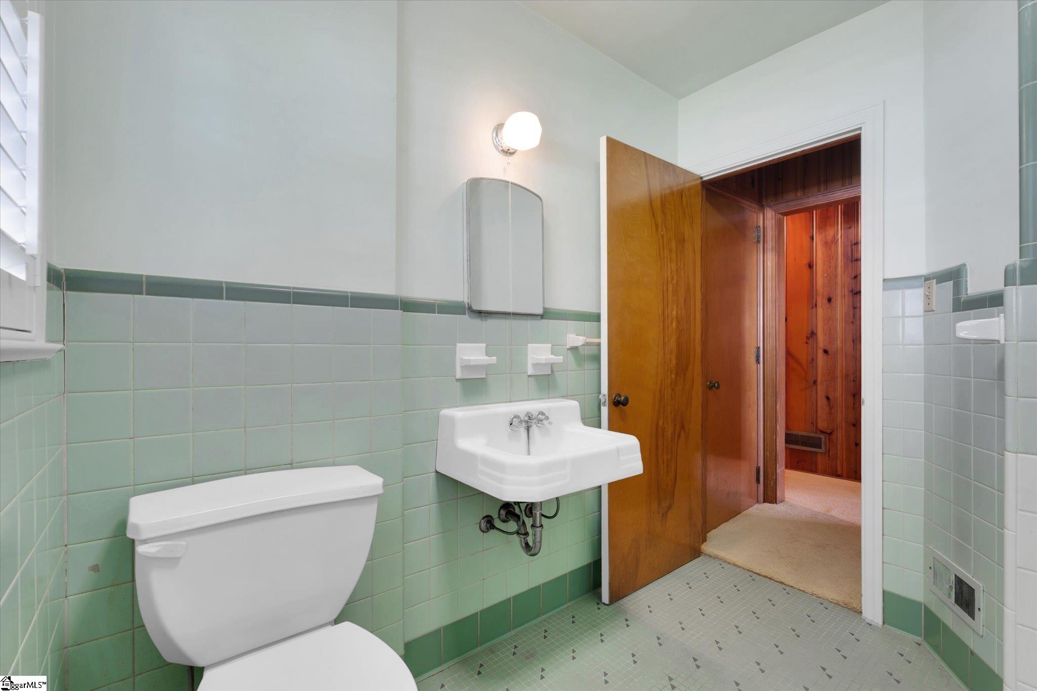 Clinton, South Carolina 29325, United States, 3 Bedrooms Bedrooms, ,2 BathroomsBathrooms,Residential,Pending,127902