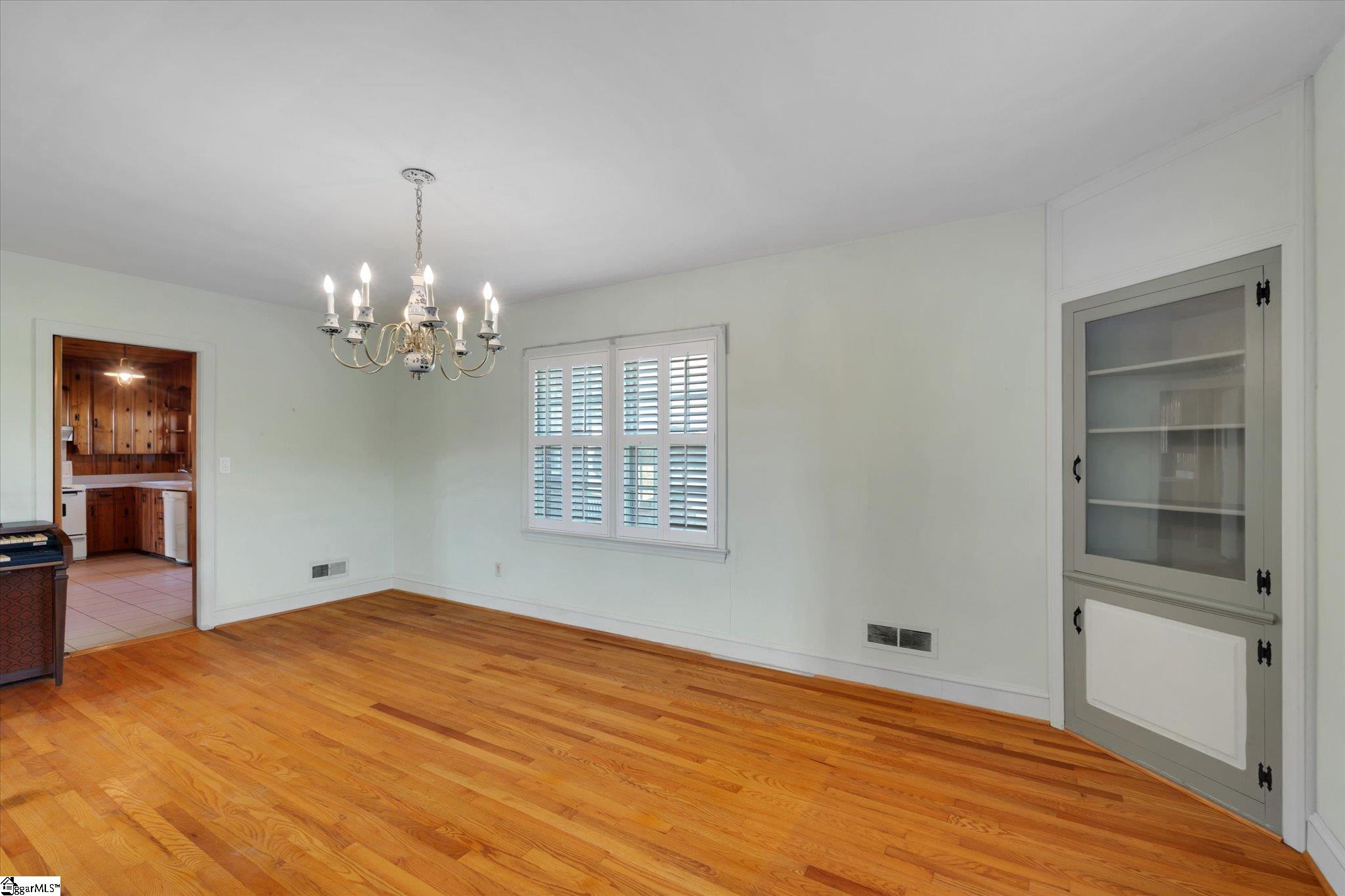 Clinton, South Carolina 29325, United States, 3 Bedrooms Bedrooms, ,2 BathroomsBathrooms,Residential,Pending,127902