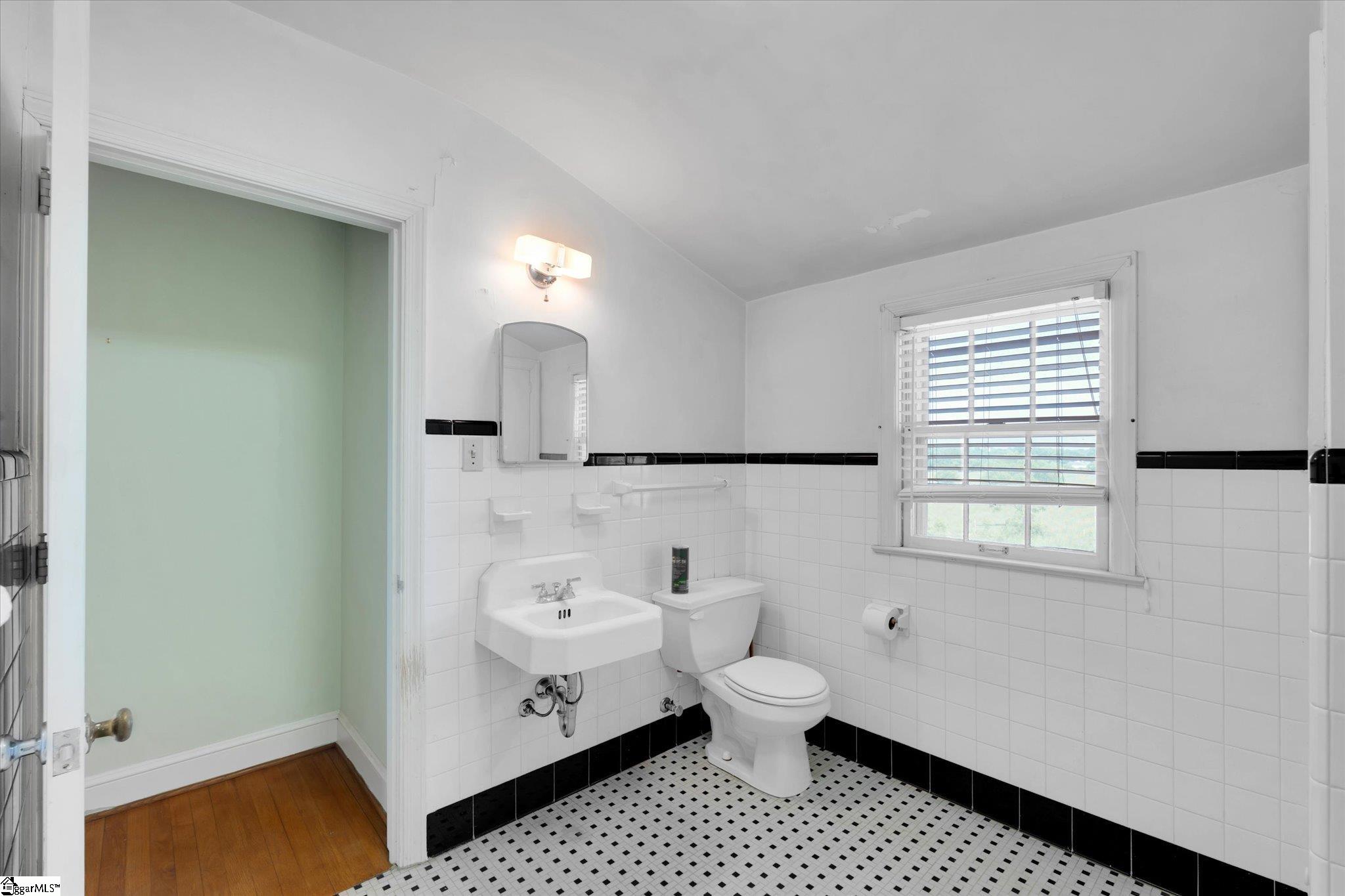 Clinton, South Carolina 29325, United States, 3 Bedrooms Bedrooms, ,2 BathroomsBathrooms,Residential,Pending,127902