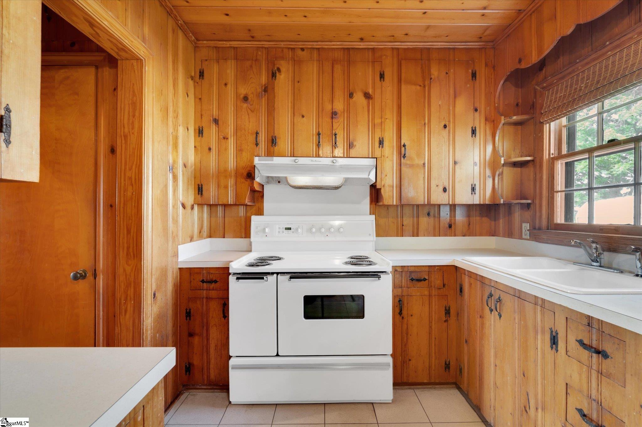 Clinton, South Carolina 29325, United States, 3 Bedrooms Bedrooms, ,2 BathroomsBathrooms,Residential,Pending,127902