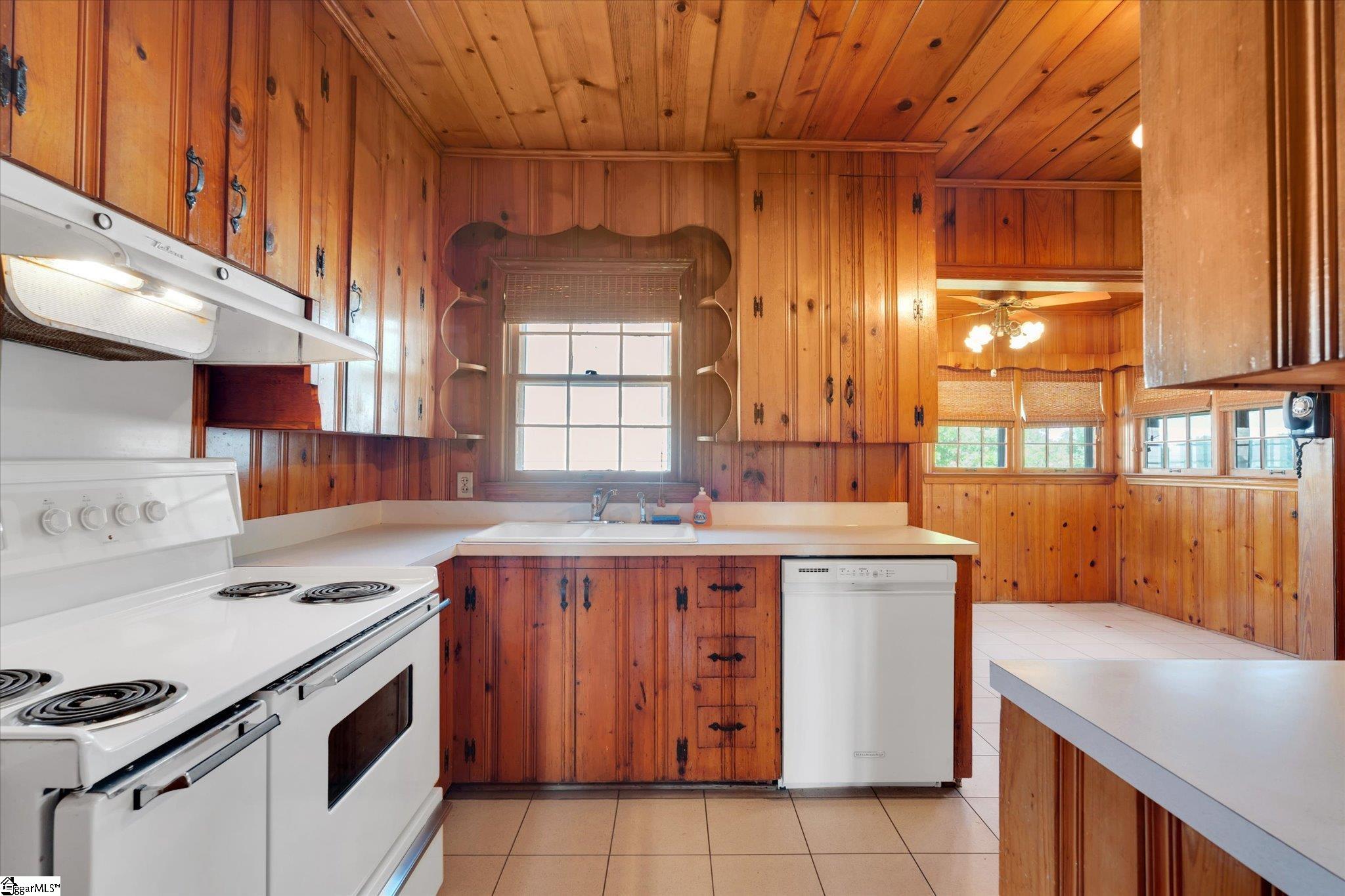 Clinton, South Carolina 29325, United States, 3 Bedrooms Bedrooms, ,2 BathroomsBathrooms,Residential,Pending,127902