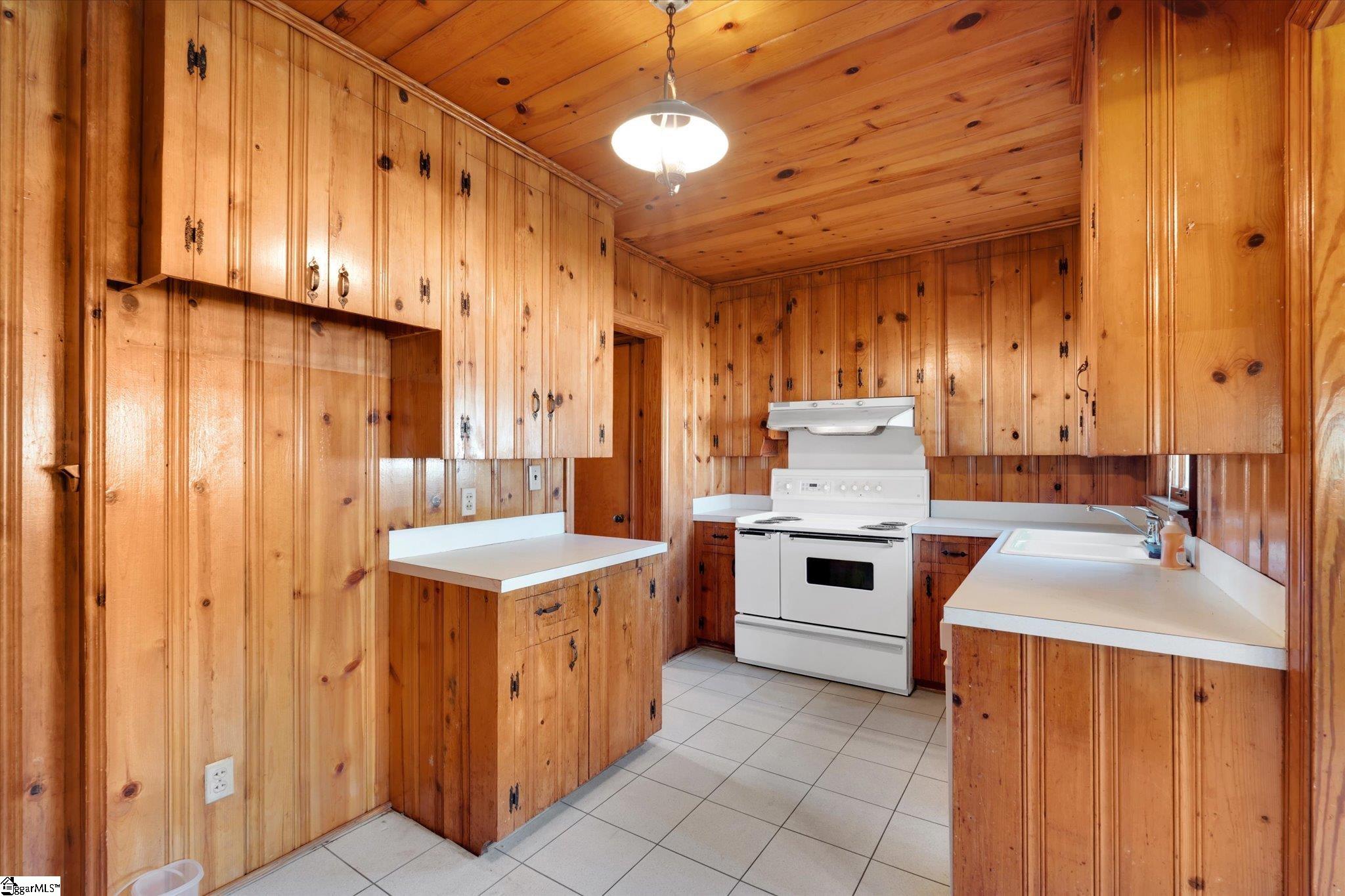 Clinton, South Carolina 29325, United States, 3 Bedrooms Bedrooms, ,2 BathroomsBathrooms,Residential,Pending,127902